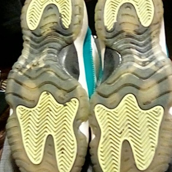 Jordan 11 Retro Low (RARE) Kids - Picture 5 of 5